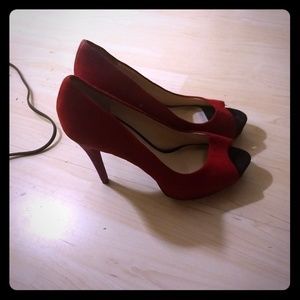 Guess pumps
